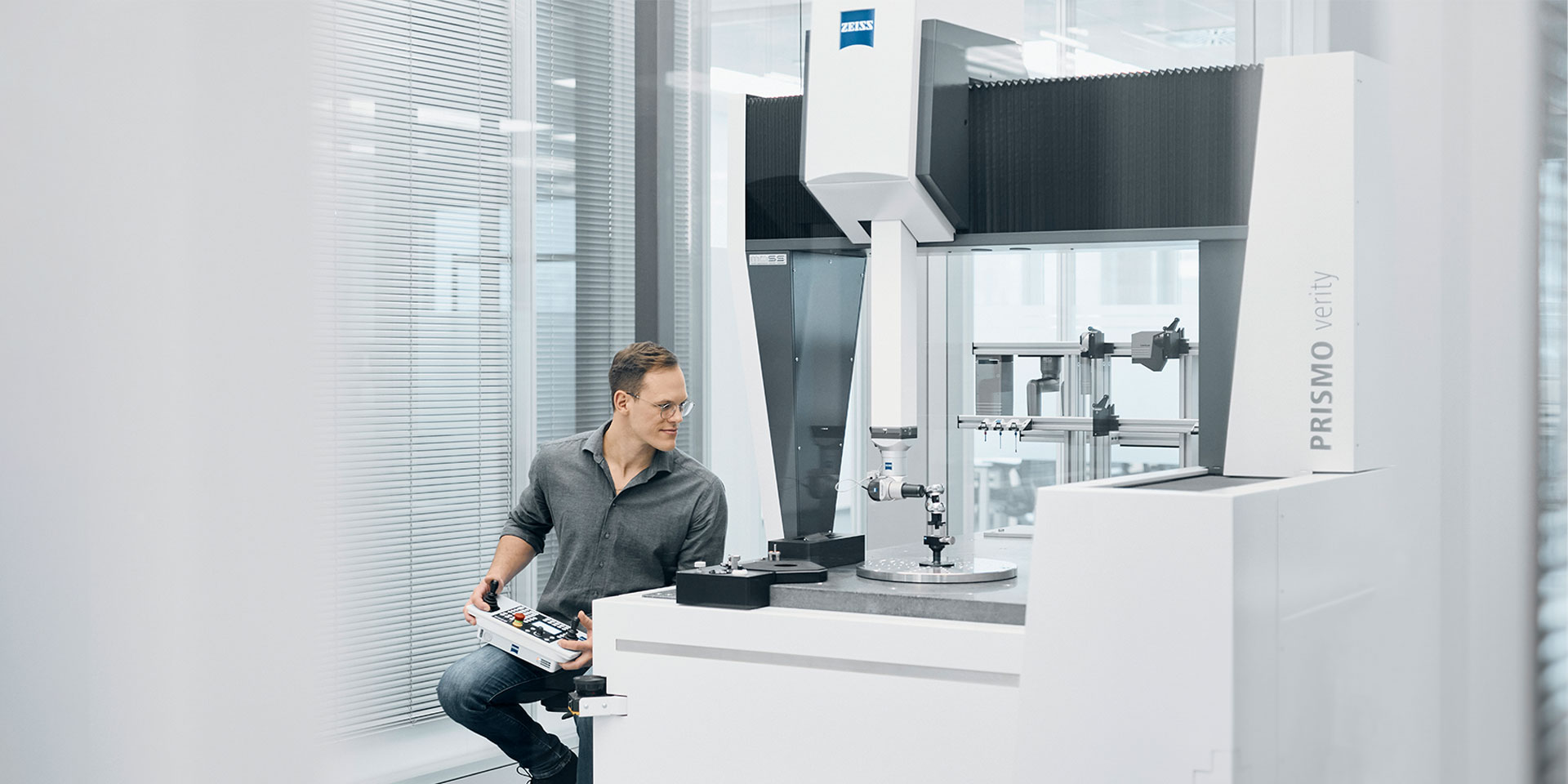 Започва нова ера с ZEISS PRISMO verity