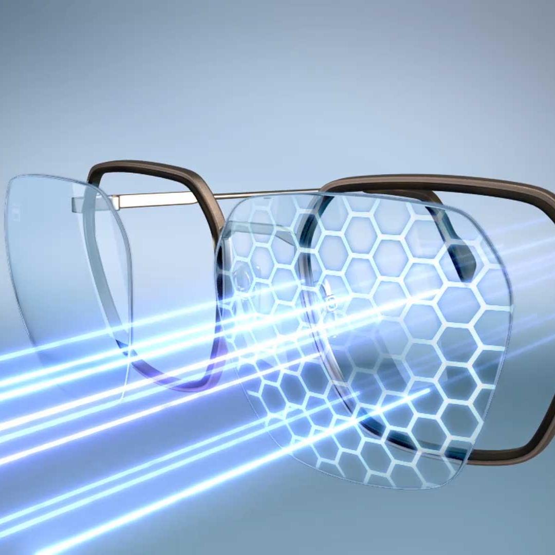 Лещите с материал ZEISS BlueGuard и обработка ZEISS PhotoFusion X блокират синята светлина в прозрачно и оцветено състояние.