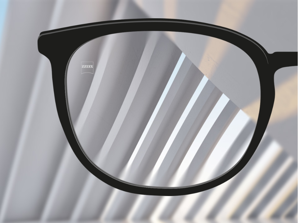 Изображение на гледната точка с лещи ZEISS Single Vision ClearView, при което лещата е ясна, освен от външната страна на лещата.