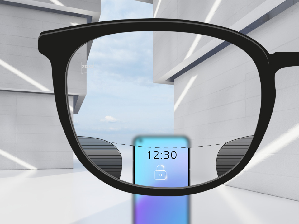 Снимка от гледна точка на лещи ZEISS Digital SmartLife със смартфон, като лещата е напълно ясна в горната и долната част и малки размазани участъци вляво и вдясно. 