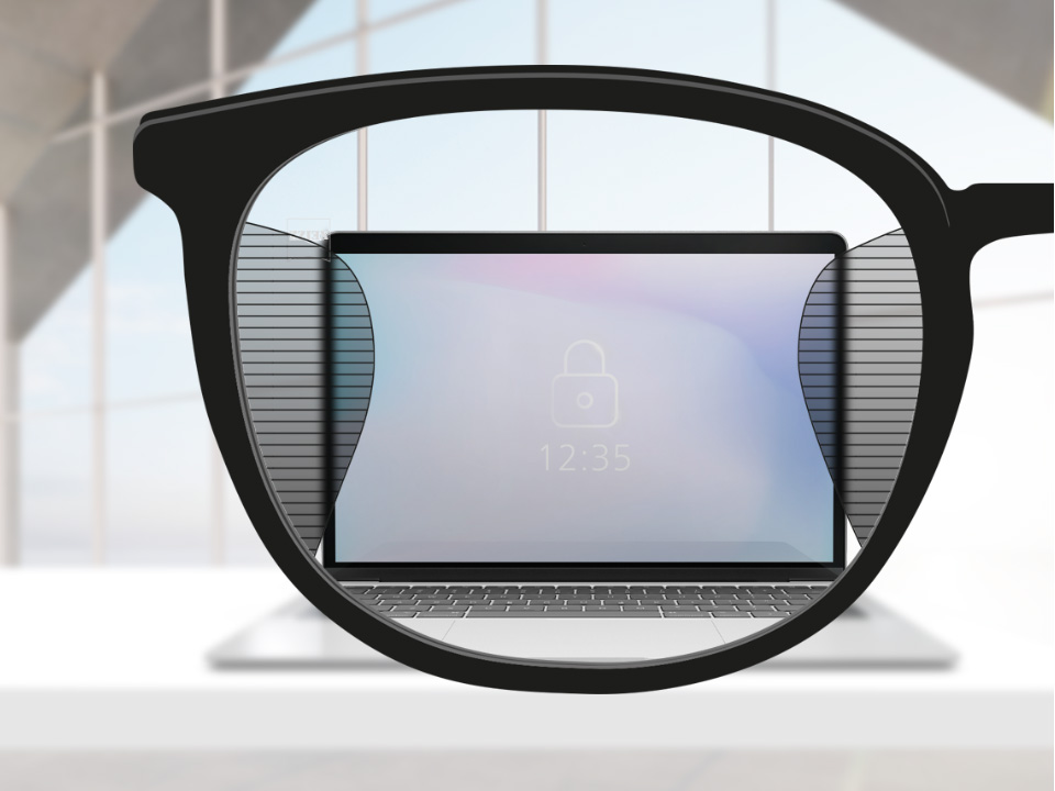 Изображение от гледната точка с лещи ZEISS Office с компютърен екран в центъра на лещата и тънки размазани участъци вляво и вдясно.