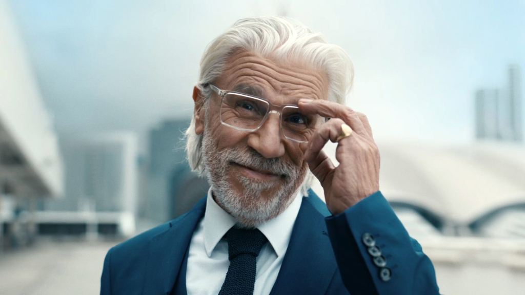 Възрастен мъж с очила ZEISS Progressive SmartLife